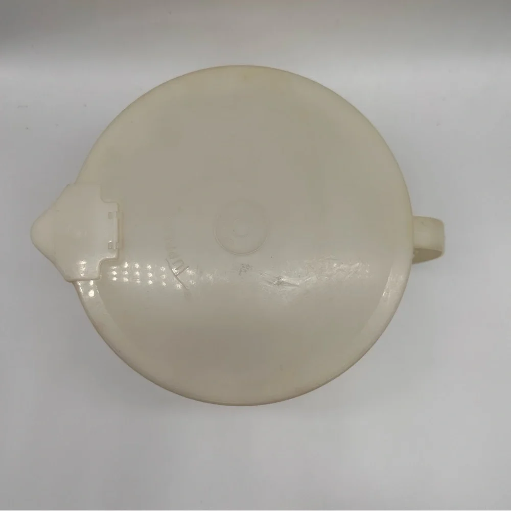 Tupperware Vintage Mix-N-Store 2 Quart Measuring Bowl